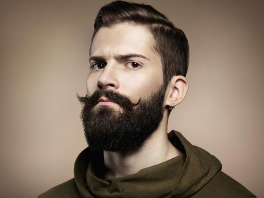 man-woth-full-beard