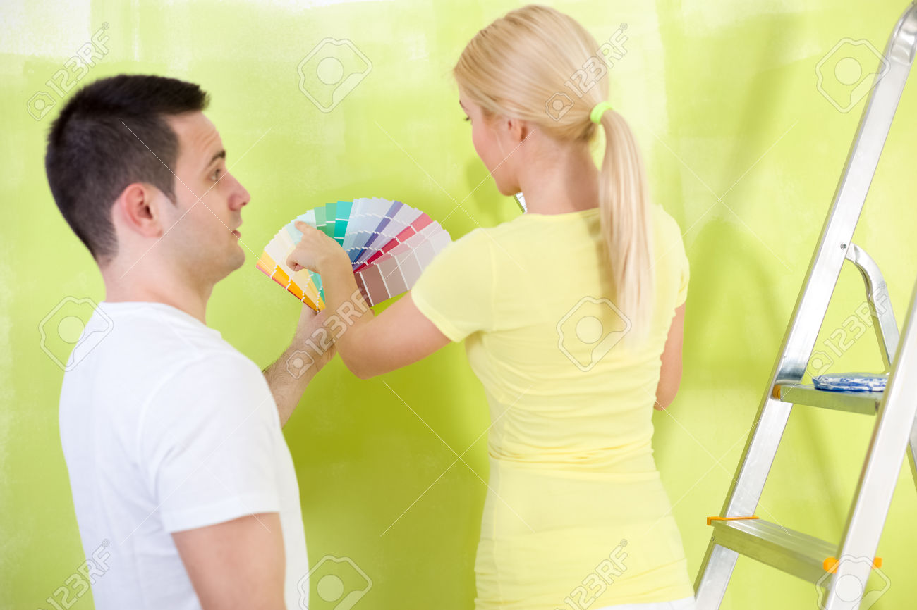 Couple choosing paint for painting